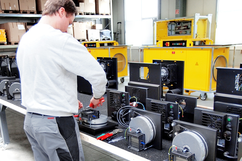 Todos os desumidificadores de adsorção portáteis da série TTR são produzidos na Trotec em Heinsberg: TTR 200, TTR 300, TTR 400/TTR400 D und TTR 500/TTR 500 D.